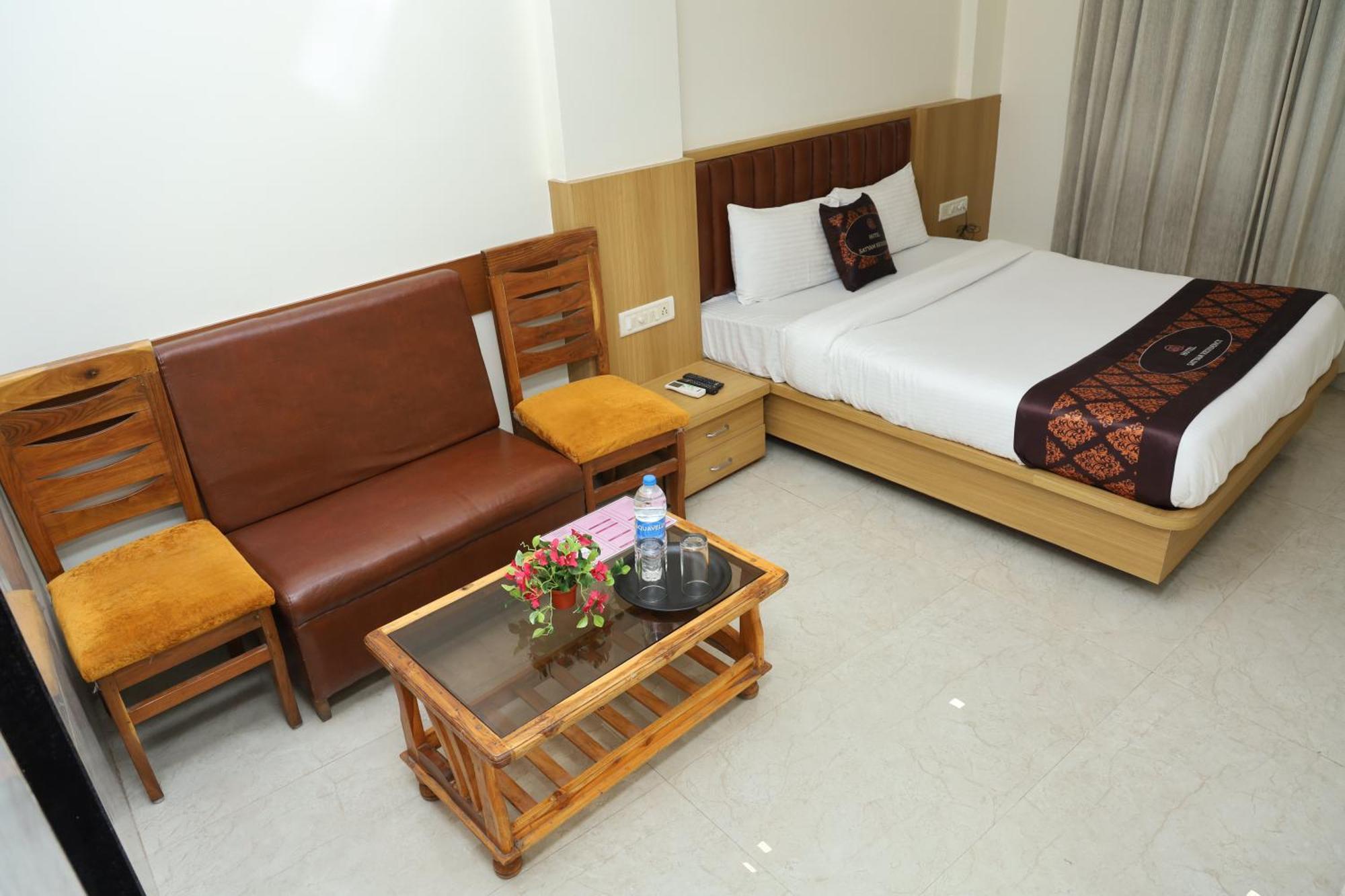 Hotel Satyam Residency Nova Bombaim Exterior foto