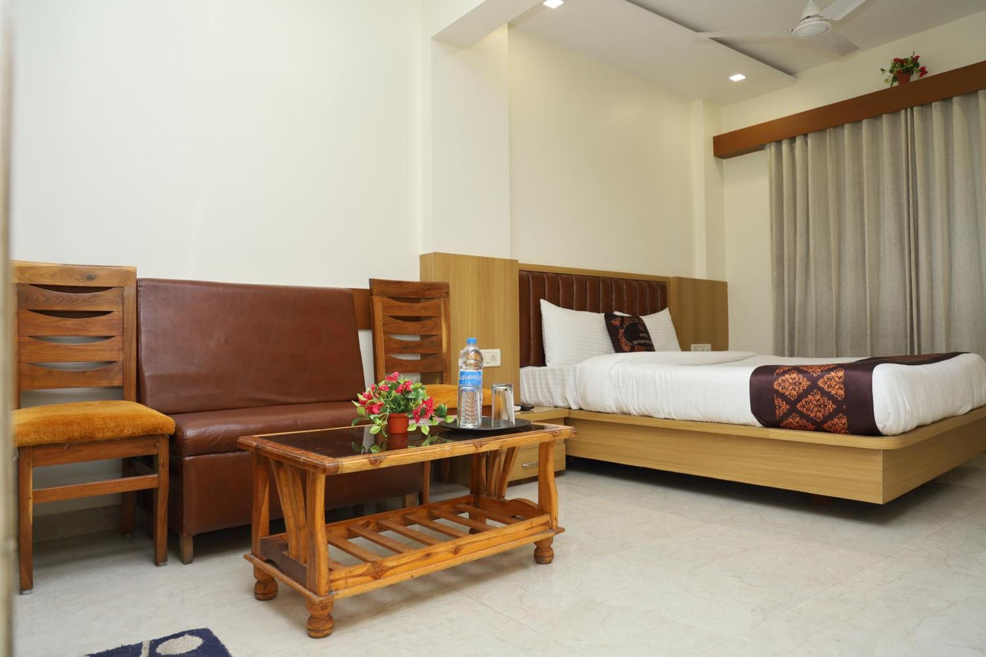 Hotel Satyam Residency Nova Bombaim Exterior foto