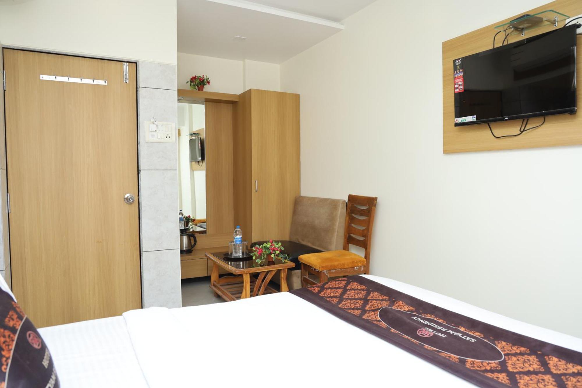 Hotel Satyam Residency Nova Bombaim Exterior foto